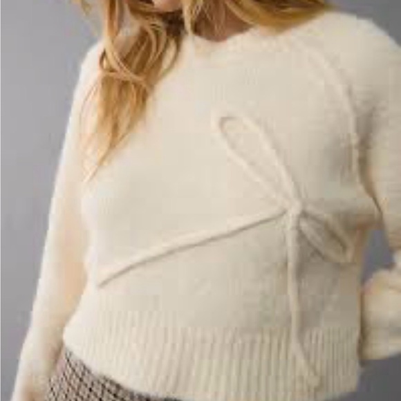 American Eagle Outfitters Sweaters - American eagle Cream Sweater with Bow Detail